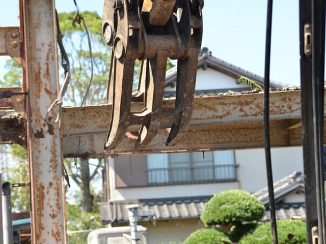 鉄骨解体の作業のようす